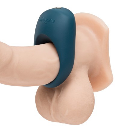 We-Vibe - Pivot 2, Rock Hard, sitter bra på penisen med den mjuka silikonet